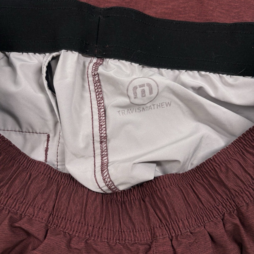 Travis Mathew 9" Performance ACTIVE SHORTS Medium Stretch Maroon Rust Zip Pocket - Picture 3 of 8